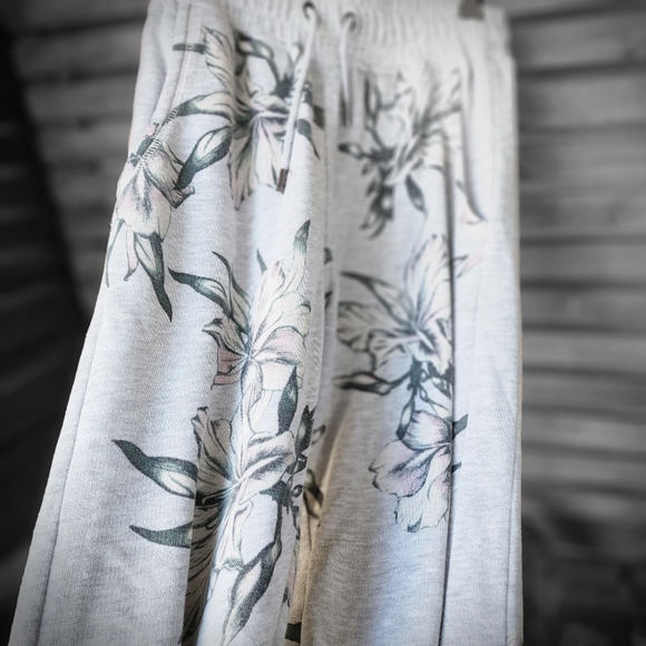 BILLABONG pants grey and floral Size 8 - Picture 3 of 8